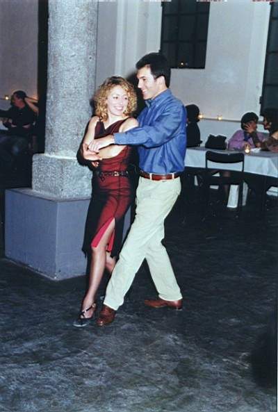 tango_23mar02_a11.jpg (31724 byte)