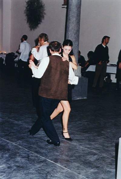 tango_23mar02_a18.jpg (27616 byte)