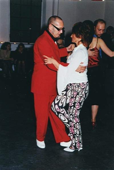 tango_23mar02_e09.jpg (24888 byte)