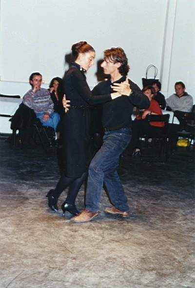 tango_23mar02_e14.jpg (27681 byte)