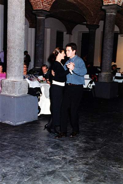 tango_2002mag04_a01.jpg (33700 byte)