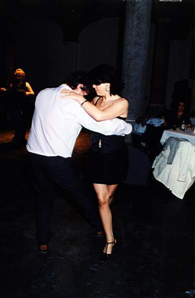 tango_2002mag04_e11.jpg (17703 byte)