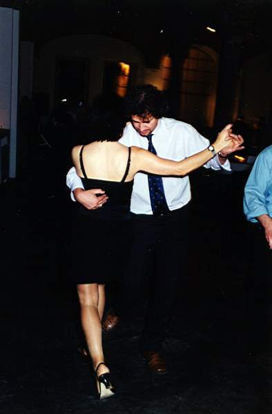 tango_2002mag04_e12.jpg (16546 byte)